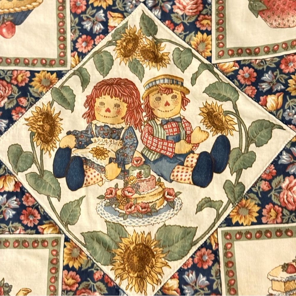 Raggedy Ann and Andy Quilted Tote/Crossbody - Picture 3 of 6